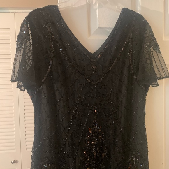 BLACK SEQUIN BEADED FRINFGED DRESS, SIZE M/L, NEW IN PACKAGING. - Picture 4 of 7